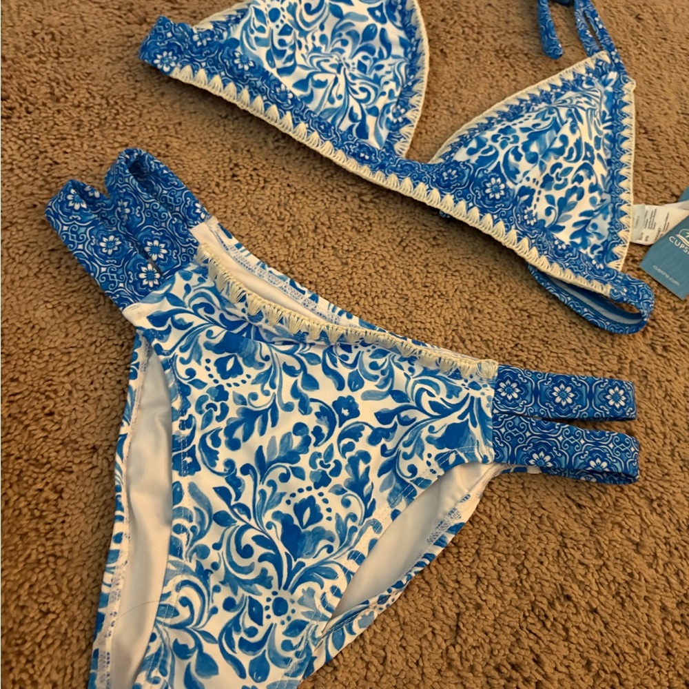 Cupshe Blue and White Bikini Set